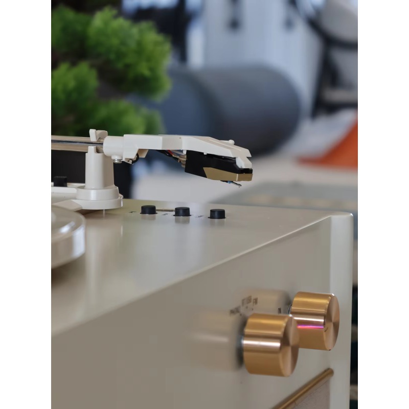 エレガントな白いビニールレコードプレーヤー、ヴィンテージスタ - Audio Music Player Pc のレビューと価格